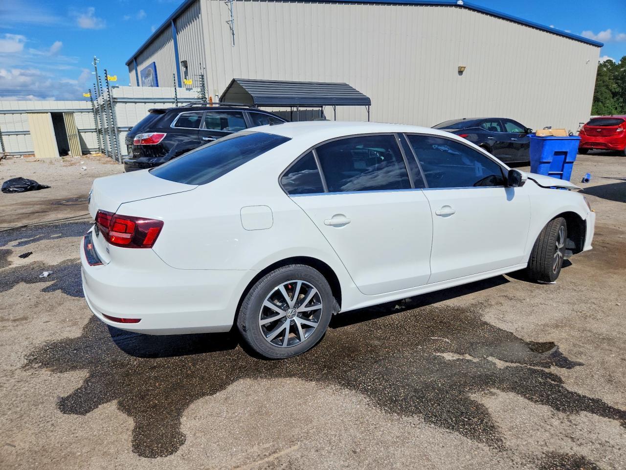 2017 VOLKSWAGEN JETTA SE — Фото 3 из 12