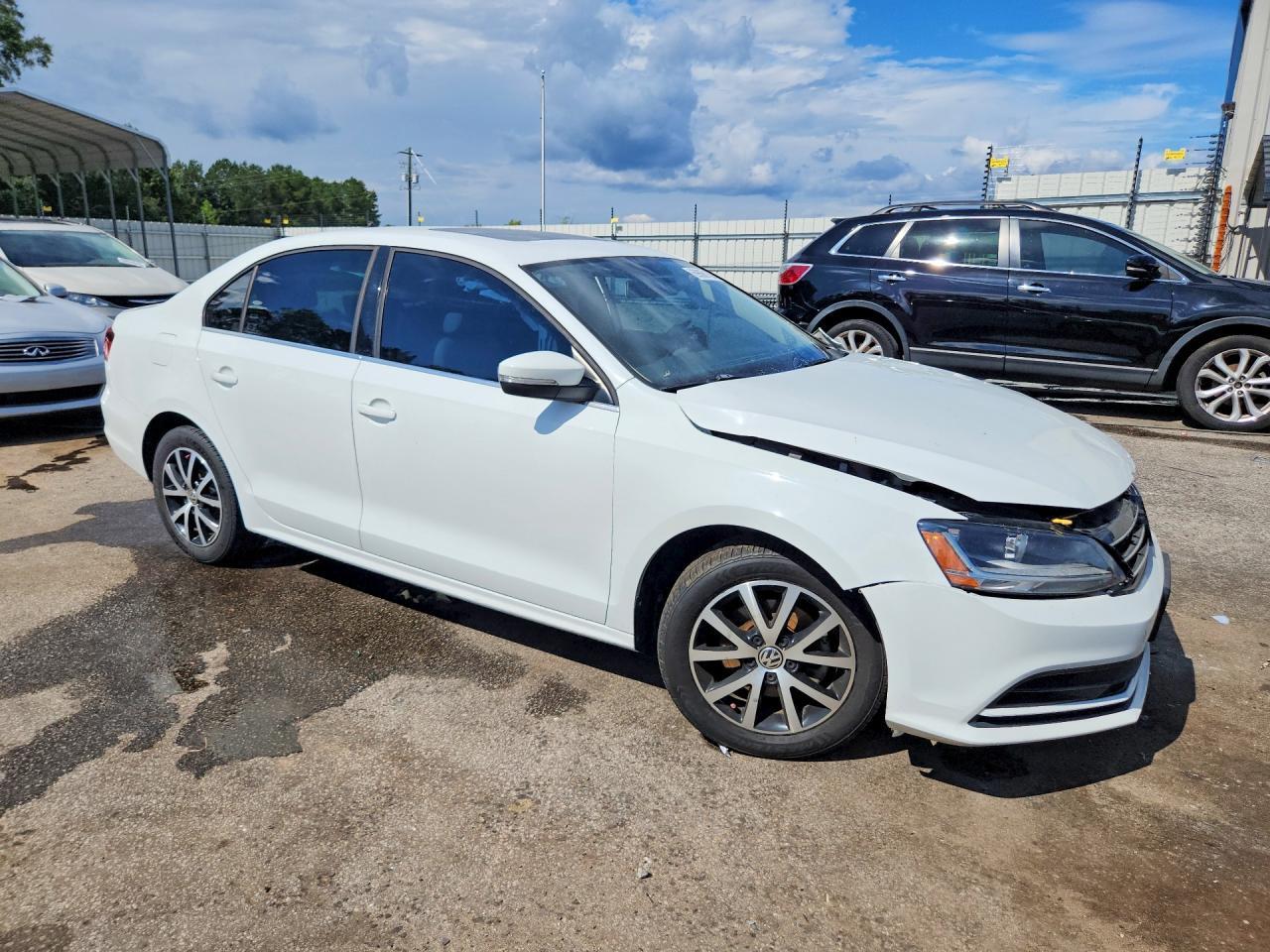 2017 VOLKSWAGEN JETTA SE — Фото 4 из 12