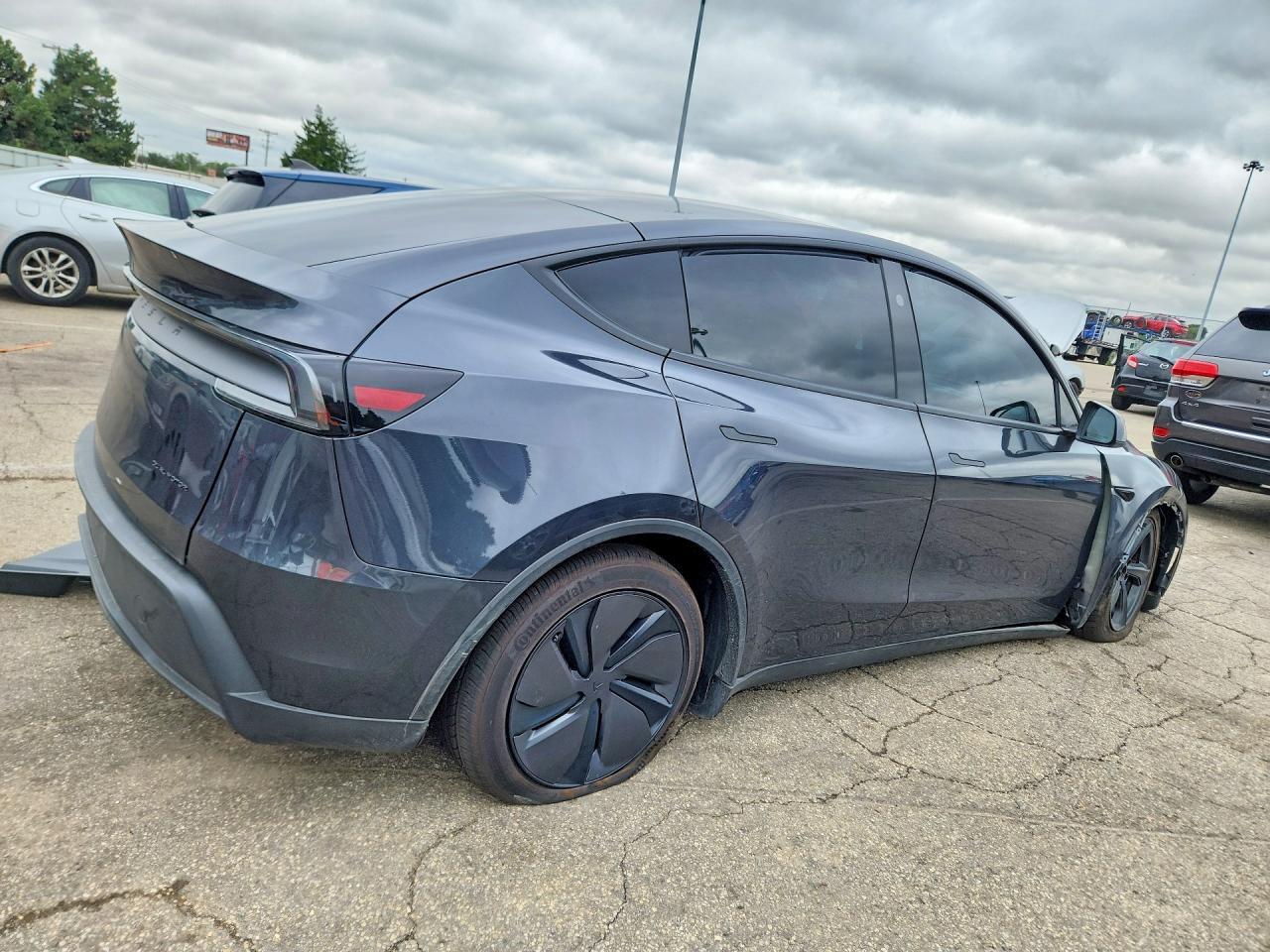 2026 TESLA MODEL Y — Фото 3 из 12