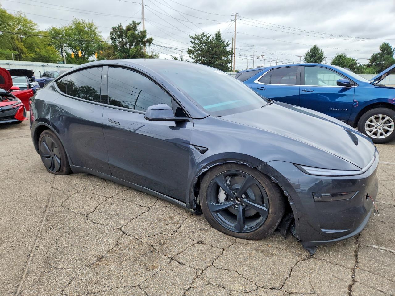 2026 TESLA MODEL Y — Фото 4 из 12