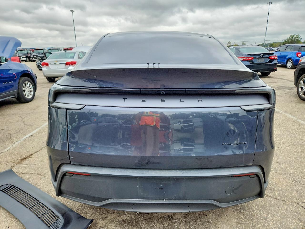 2026 TESLA MODEL Y — Фото 6 из 12