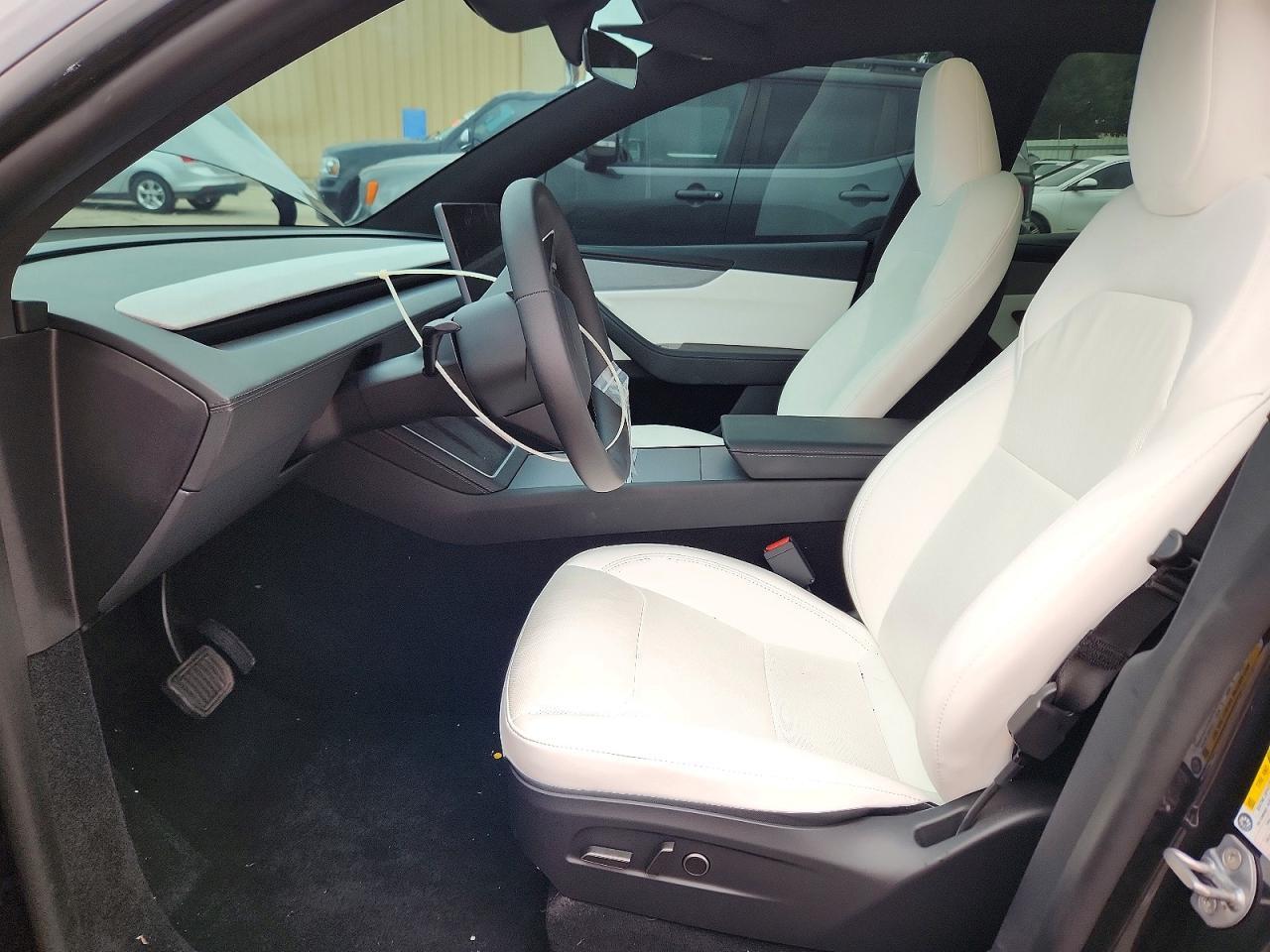 2026 TESLA MODEL Y — Фото 7 из 12