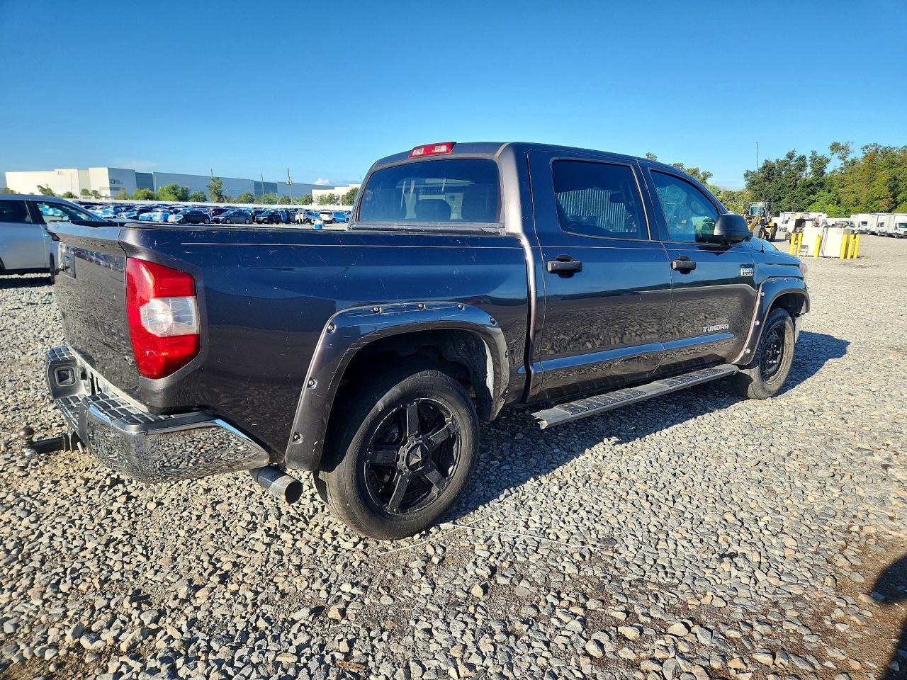 2016 TOYOTA TUNDRA CREWMAX SR5 — Фото 3 из 12