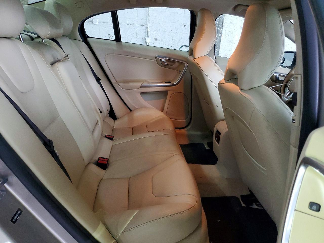 2016 VOLVO S60 PREMIER — Фото 10 из 12