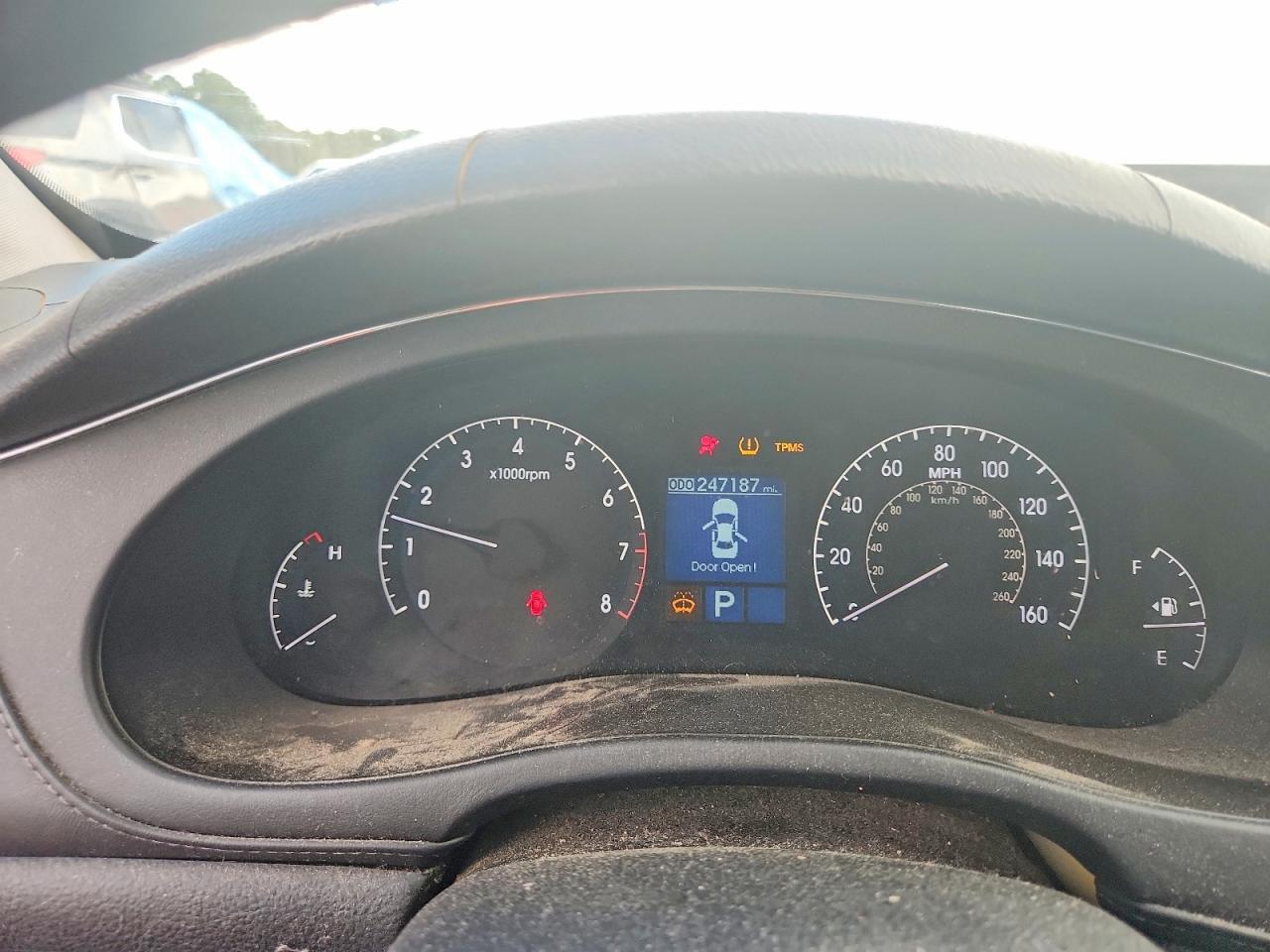 2011 HYUNDAI GENESIS 3.8L — Фото 9 из 12