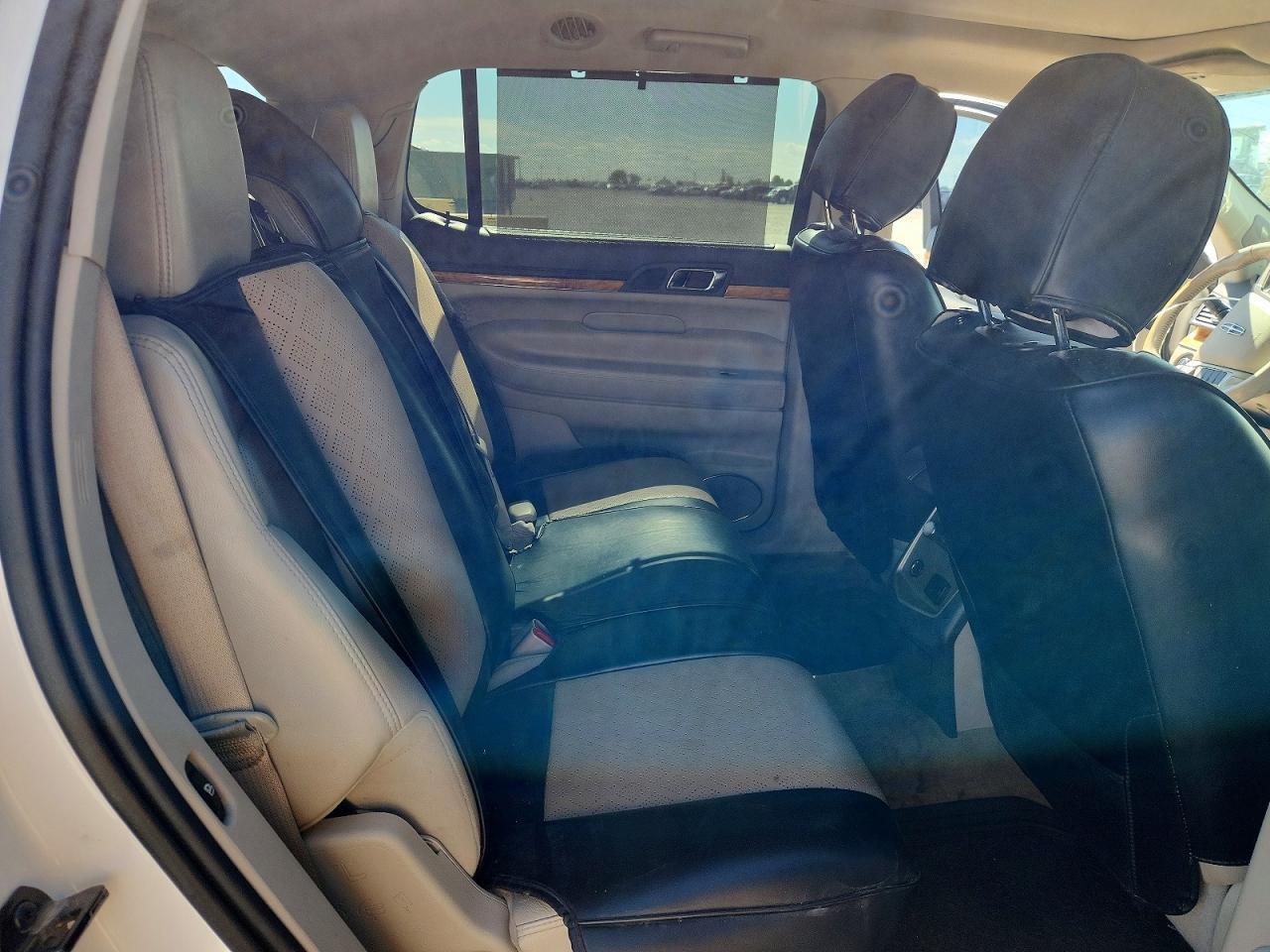 2011 LINCOLN MKT — Фото 11 из 13