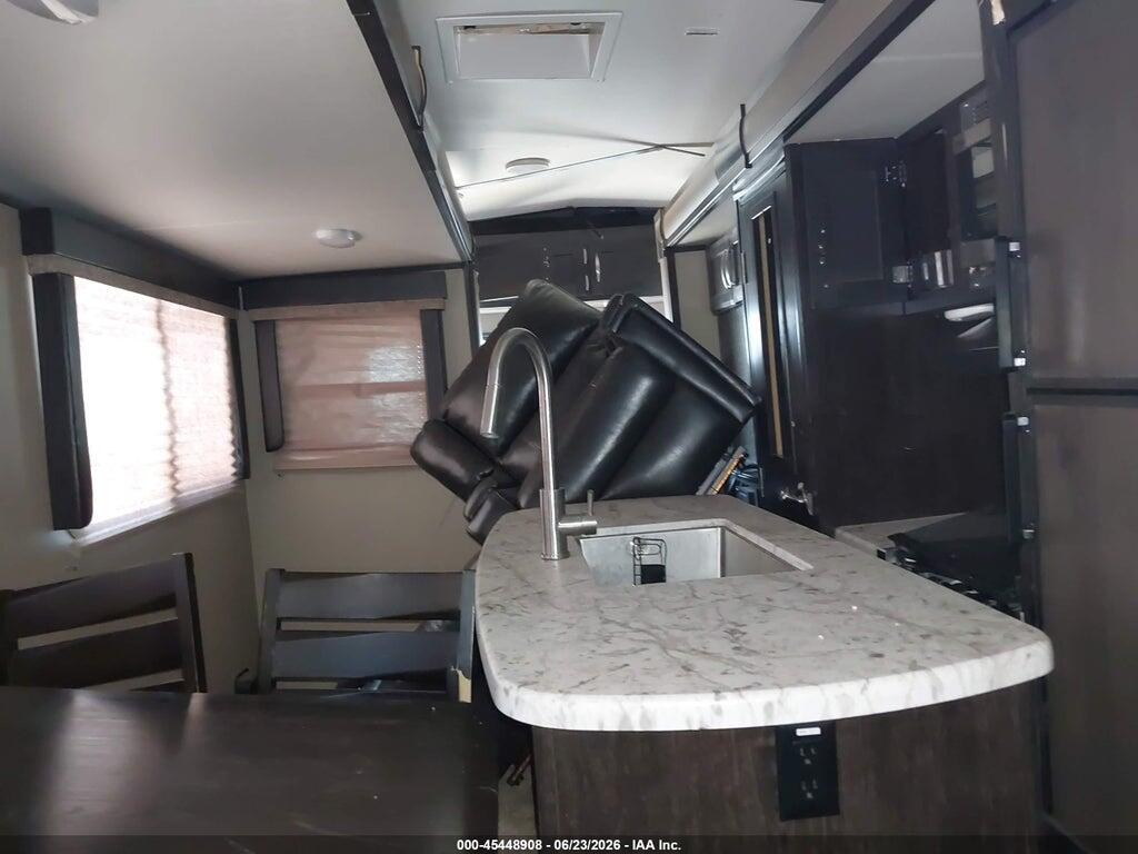 573TE3325J6605362 2018 GRAND DESIGN IMAGINE photo no. 5