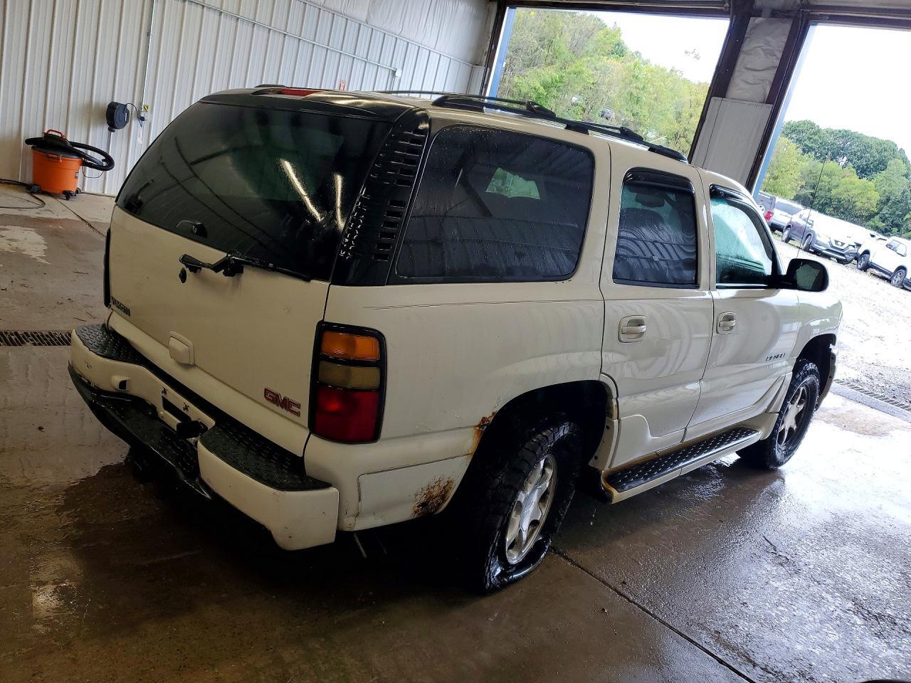 2005 GMC YUKON DENALI — Фото 3 из 14