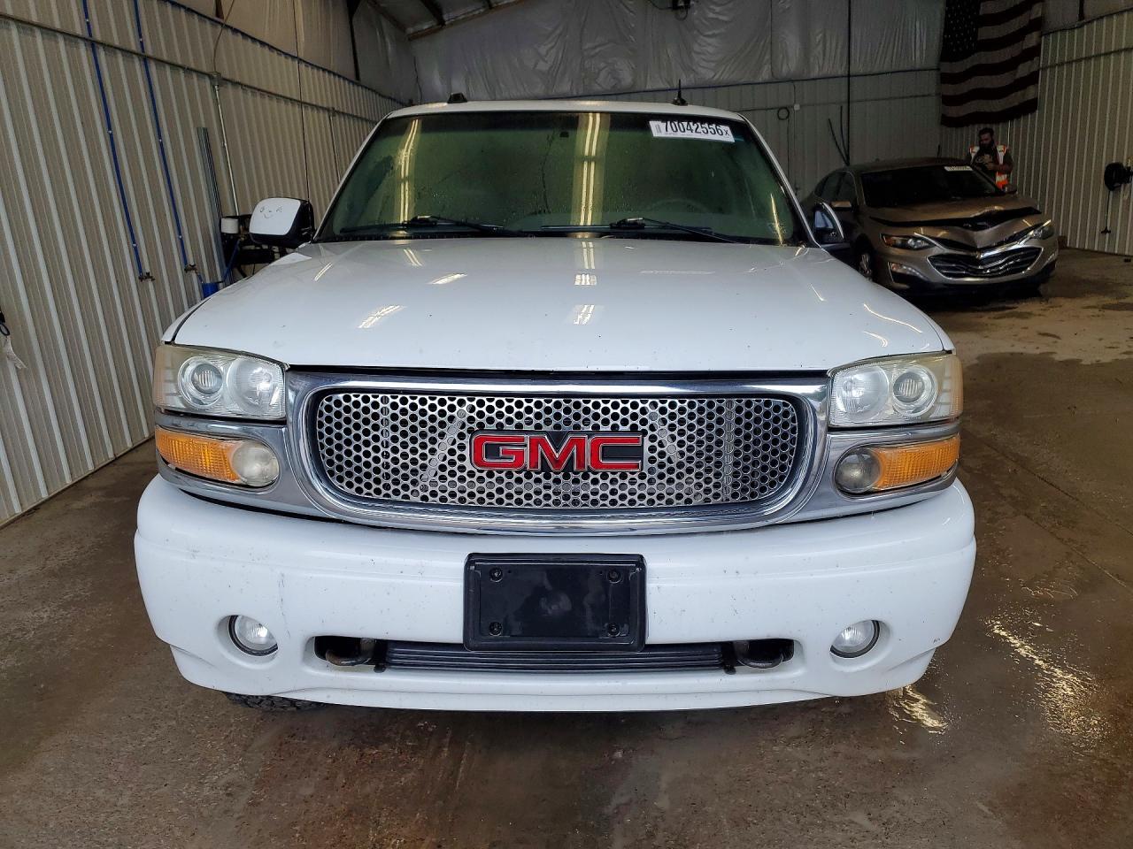 2005 GMC YUKON DENALI — Фото 5 из 14