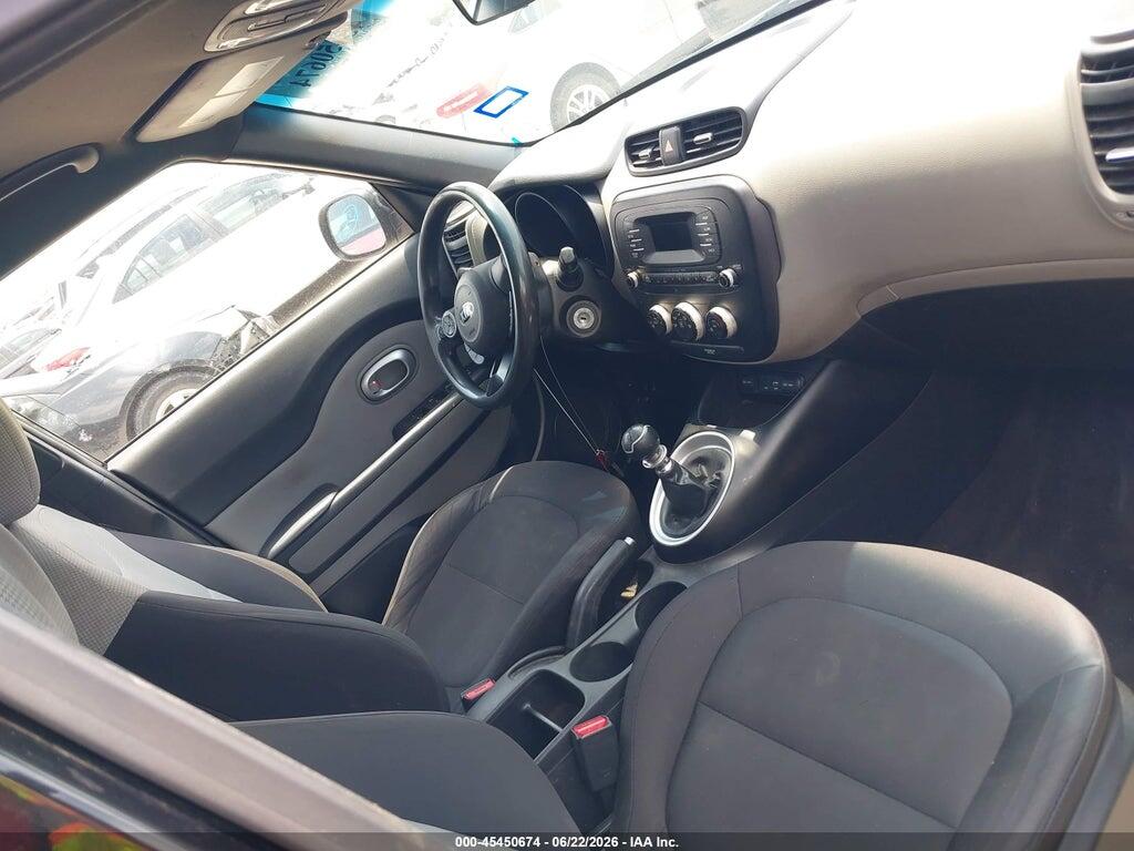 KNDJN2A21F7219048 2015 KIA SOUL photo no. 5