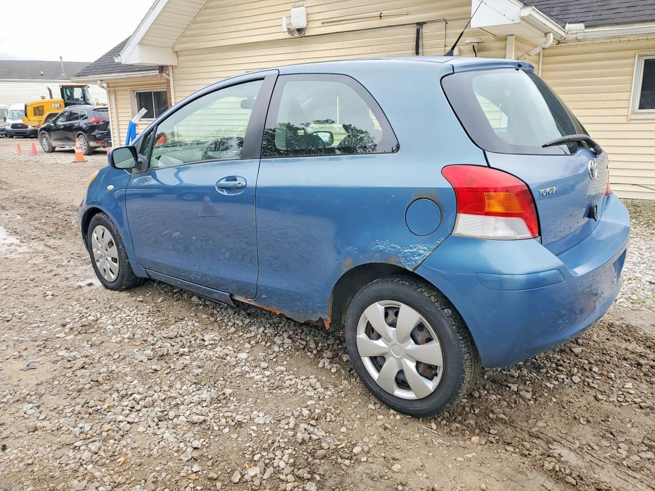 2010 TOYOTA YARIS BASE — Фото 2 из 12