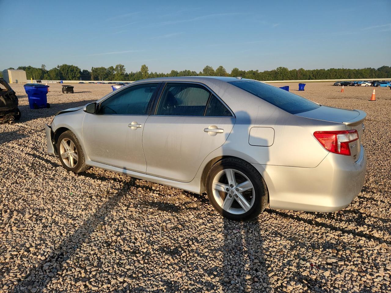 2012 TOYOTA CAMRY SE — Фото 2 из 12