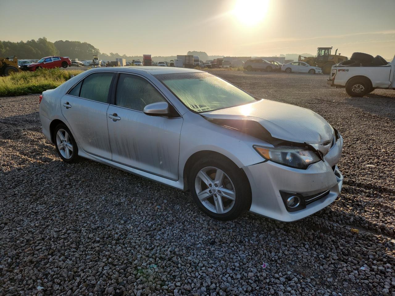 2012 TOYOTA CAMRY SE — Фото 4 из 12