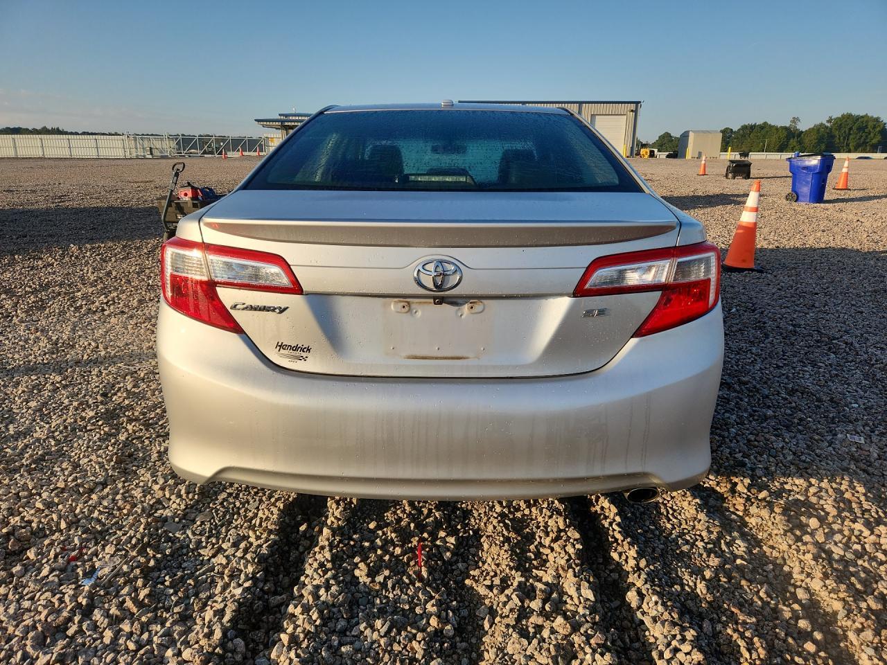 2012 TOYOTA CAMRY SE — Фото 6 из 12