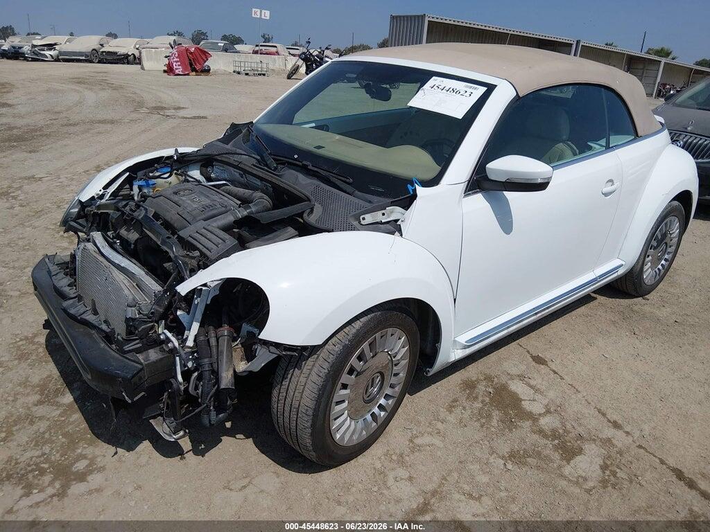 3VW517AT3FM813629 2015 VOLKSWAGEN BEETLE photo no. 2