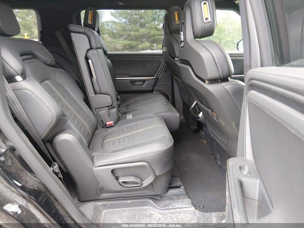 7PDSGCBA3TN079143 2026 RIVIAN R1S photo no. 8