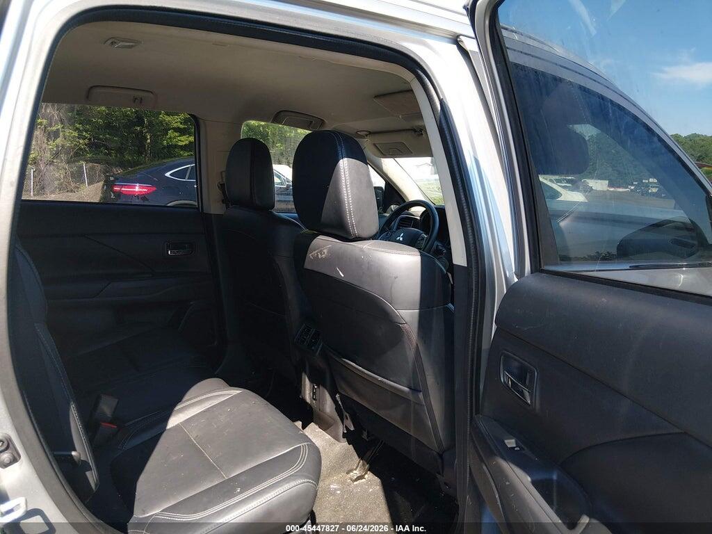 JA4AD3A35LJ000426 2020 MITSUBISHI OUTLANDER photo no. 8