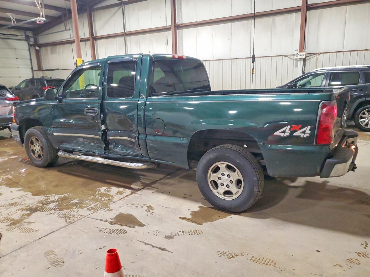 2004 CHEVROLET SILVERADO K1500 — Фото 2 из 13
