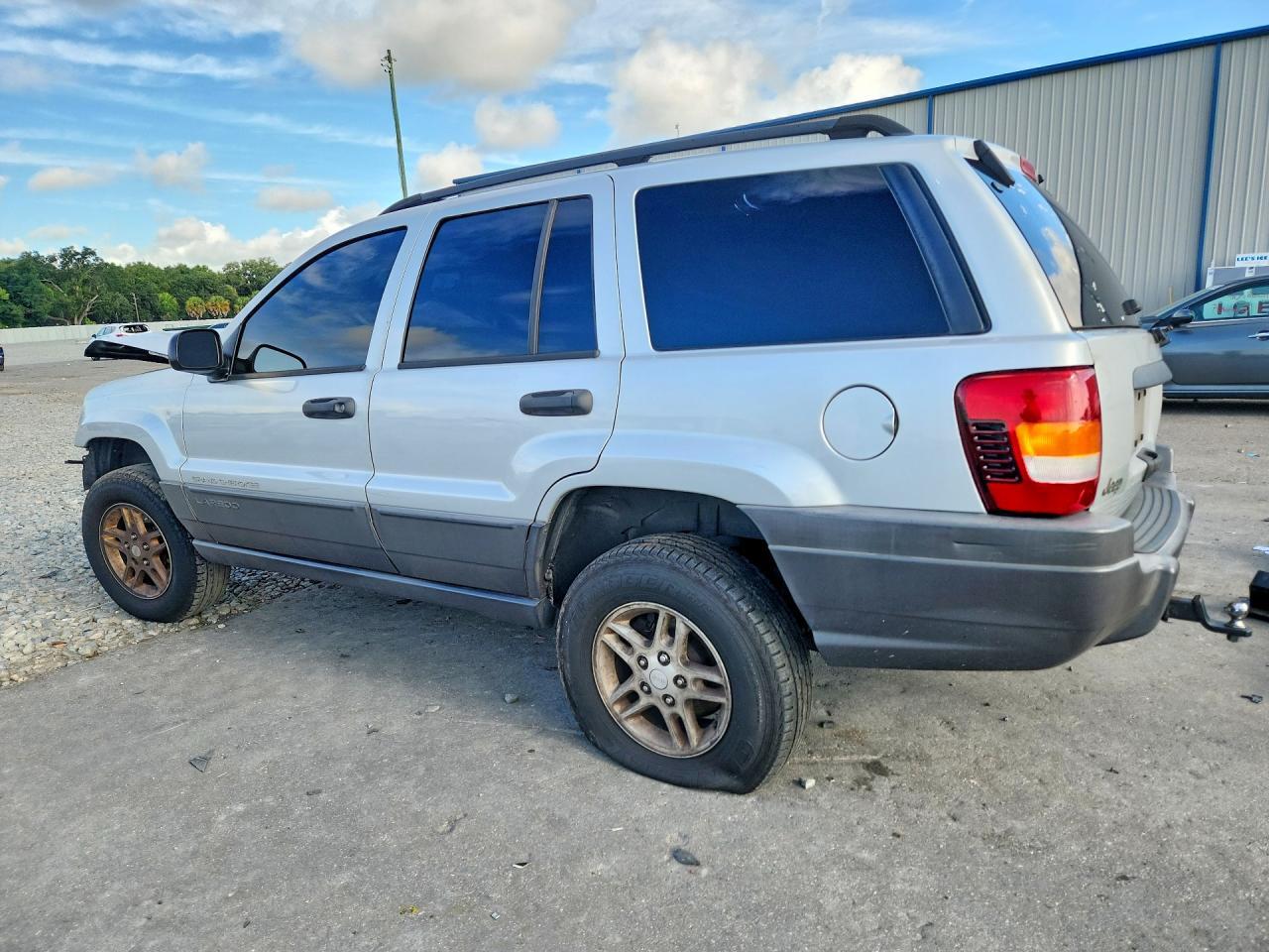 2004 JEEP GRAND CHEROKEE LAREDO — Фото 2 из 14