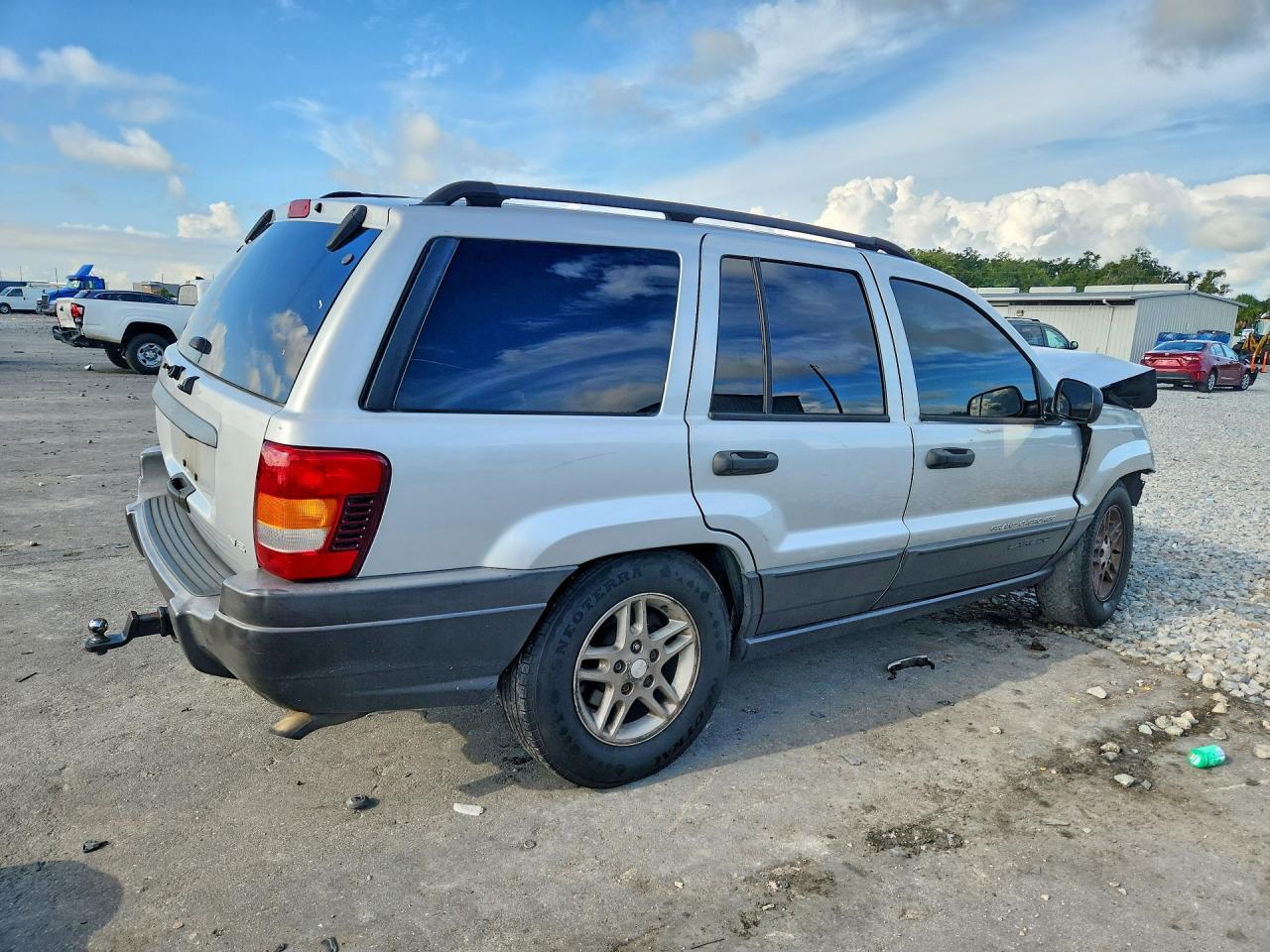 2004 JEEP GRAND CHEROKEE LAREDO — Фото 3 из 14