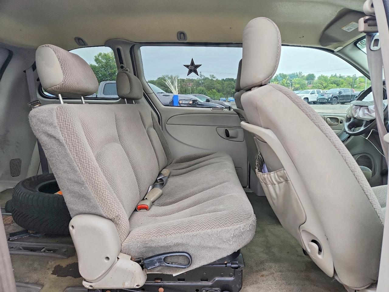 2005 CHRYSLER TOWN & COUNTRY — Фото 11 из 13