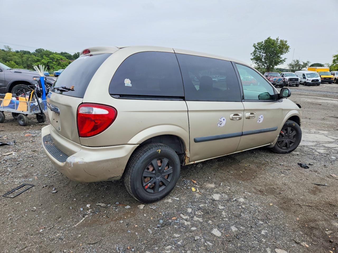 2005 CHRYSLER TOWN & COUNTRY — Фото 3 из 13