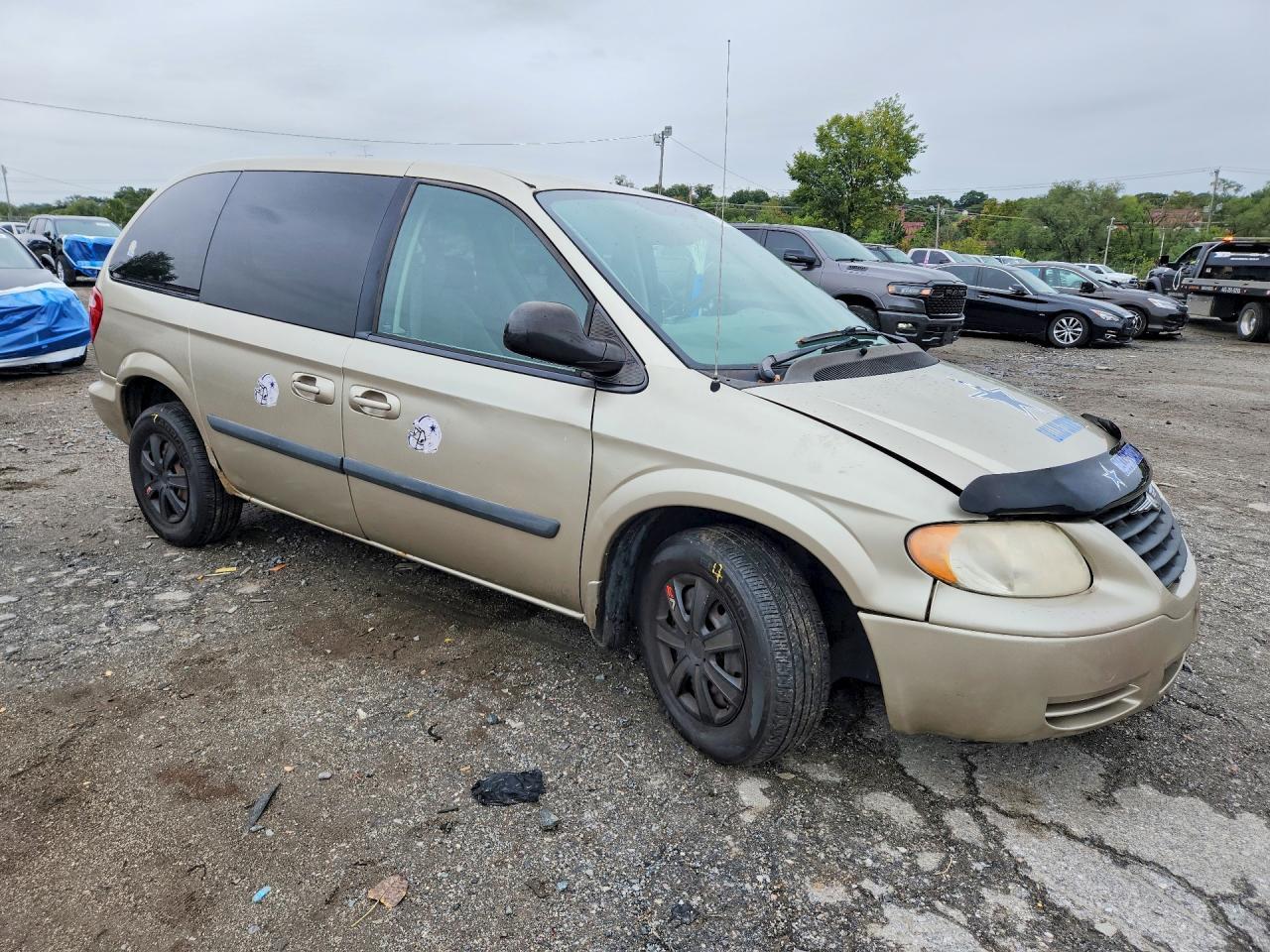 2005 CHRYSLER TOWN & COUNTRY — Фото 4 из 13
