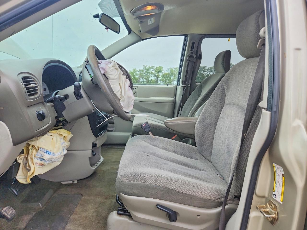 2005 CHRYSLER TOWN & COUNTRY — Фото 7 из 13