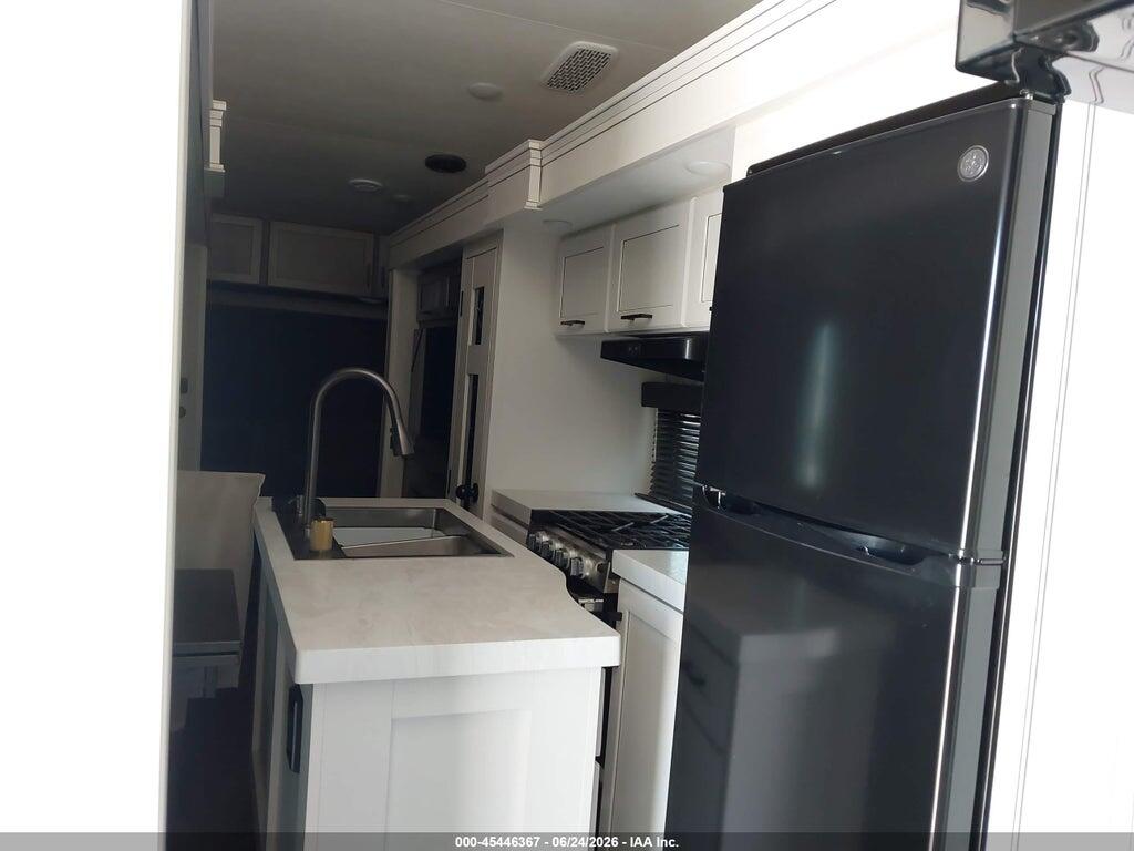 1UJCA0BR0S1BE0227 2025 JAYCO EAGLE RLC HT 29 5TH WHL TRAVEL TRAILER photo no. 5