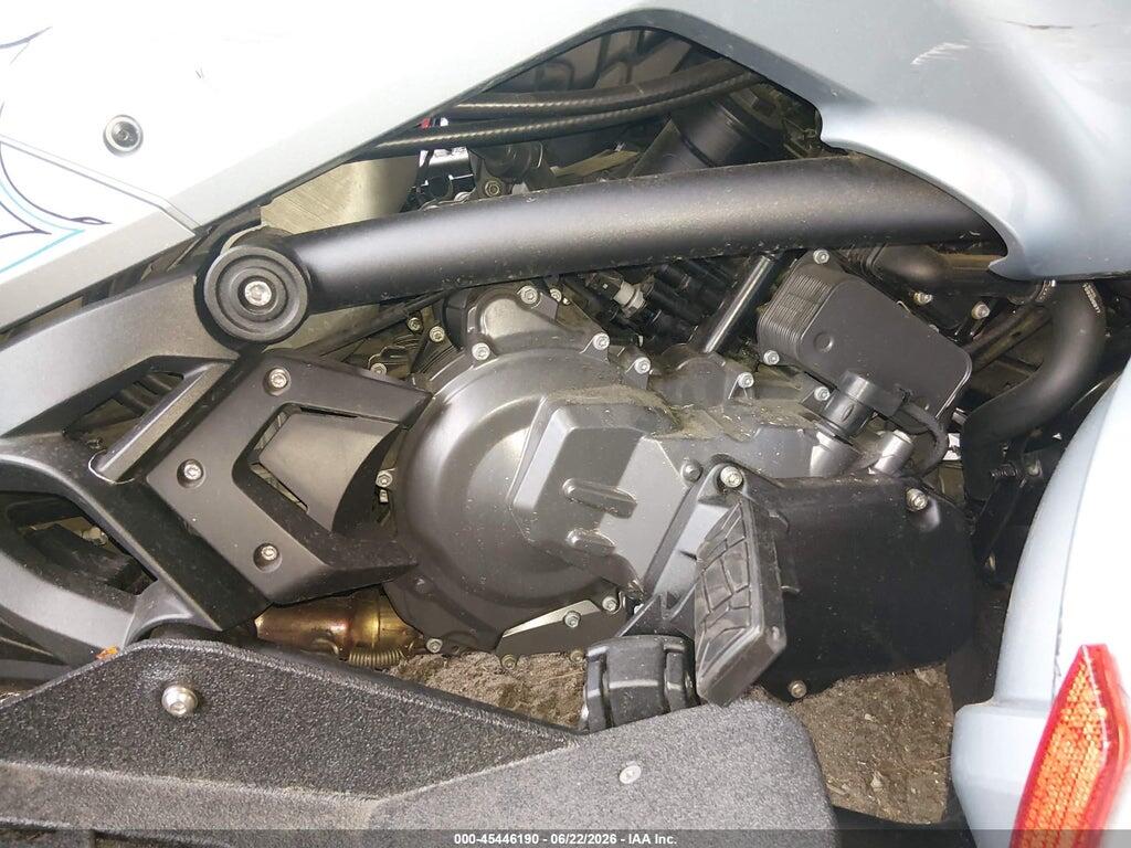 2BXREDD20NV000631 2022 CAN-AM SPYDER ROADSTER photo no. 8
