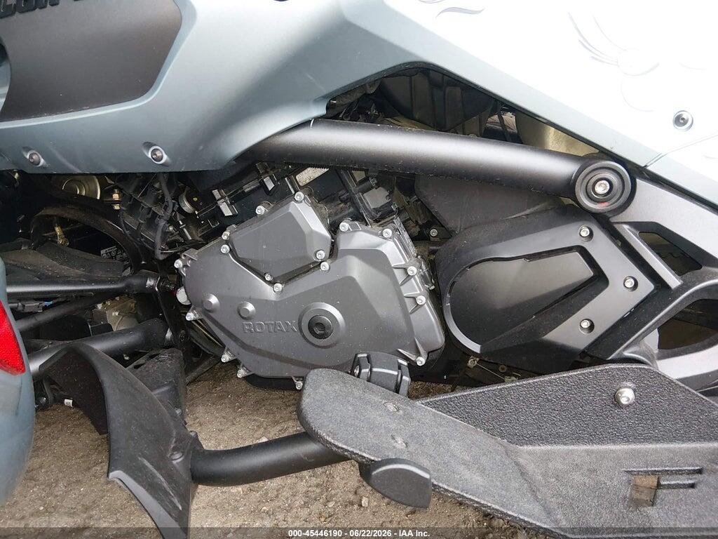 2BXREDD20NV000631 2022 CAN-AM SPYDER ROADSTER photo no. 9