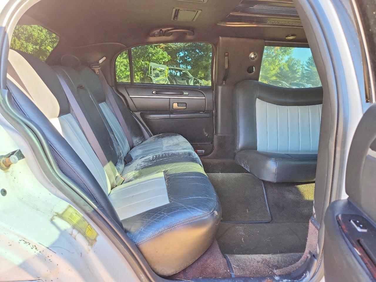 2008 LINCOLN TOWN CAR EXECUTIVE — Фото 11 из 13