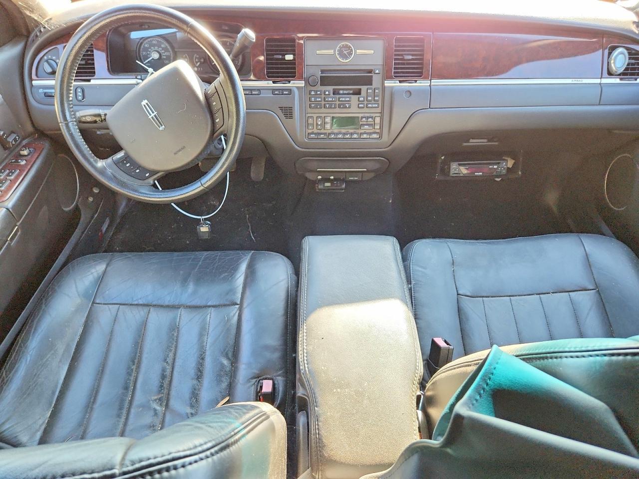 2008 LINCOLN TOWN CAR EXECUTIVE — Фото 8 из 13