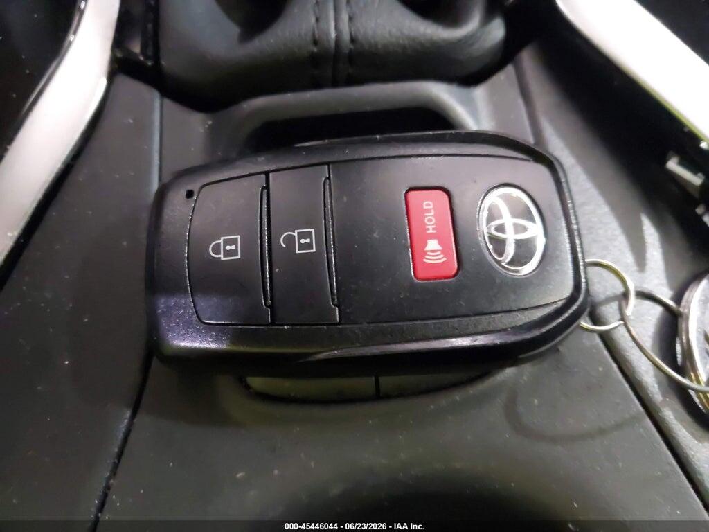 7MUCAAAG4RV102770 2024 TOYOTA COROLLA CROSS photo no. 11