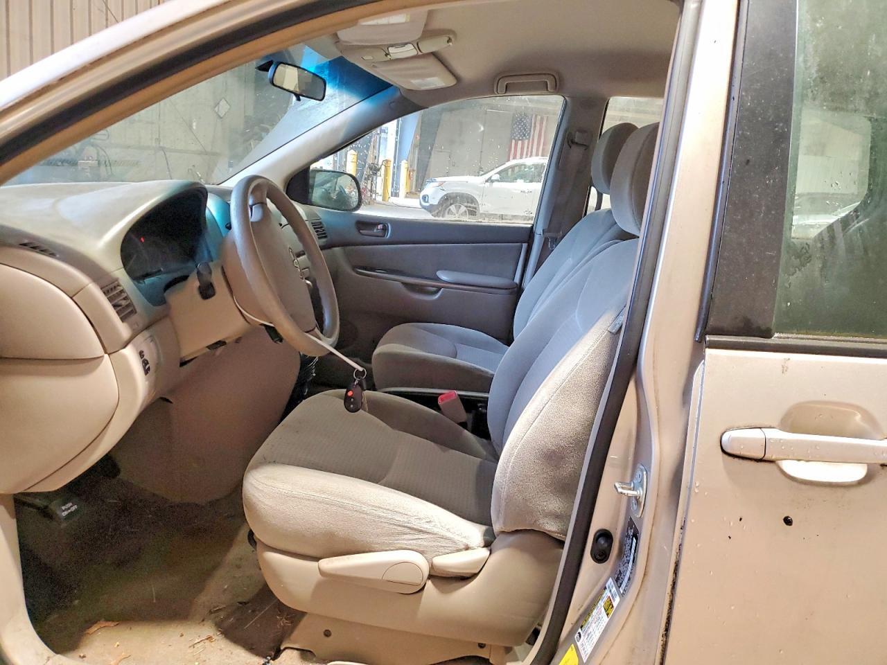 2009 TOYOTA SIENNA CE 7-PASSENGER — Фото 7 из 13