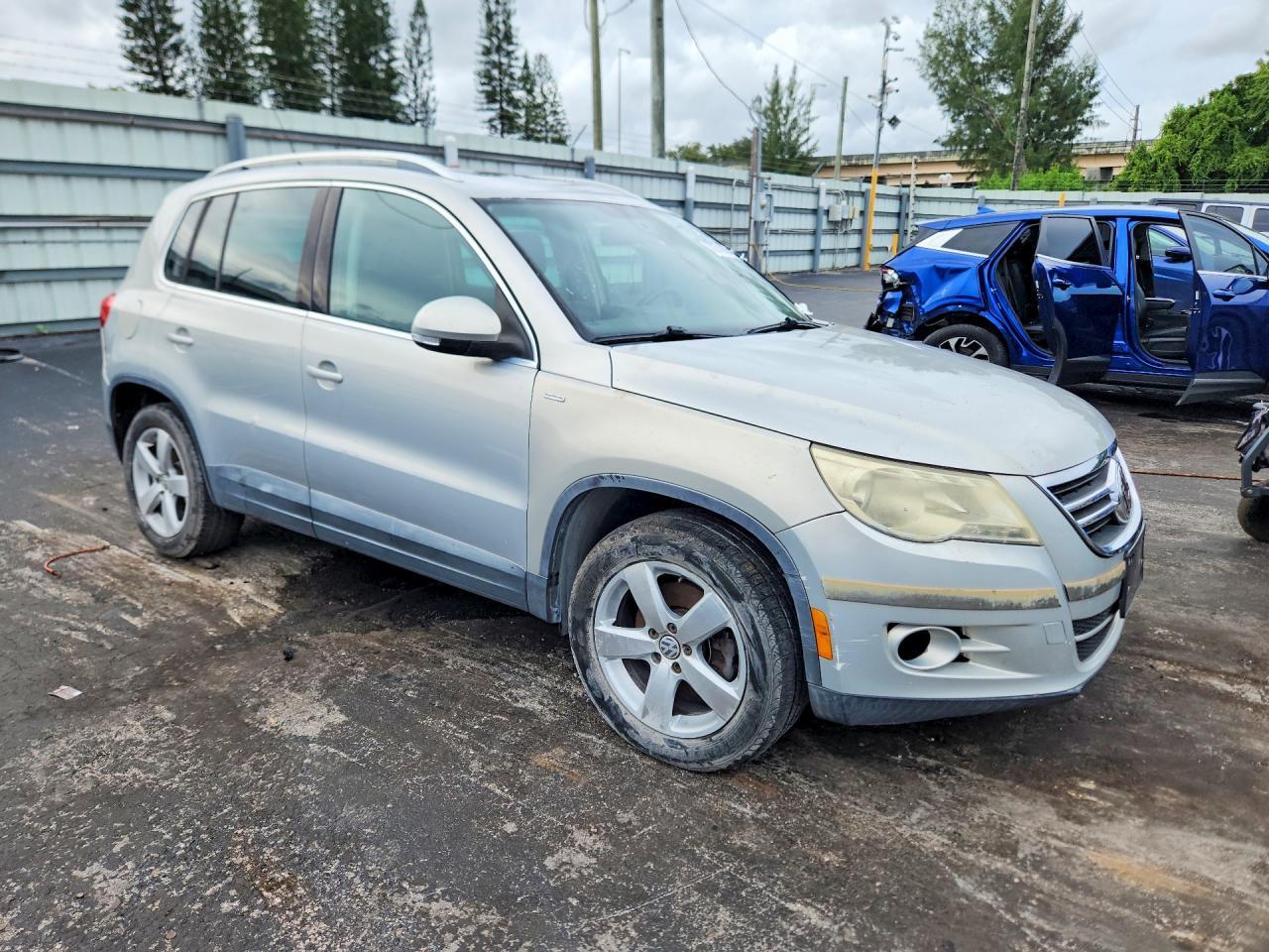 2010 VOLKSWAGEN TIGUAN SE — Фото 4 из 13