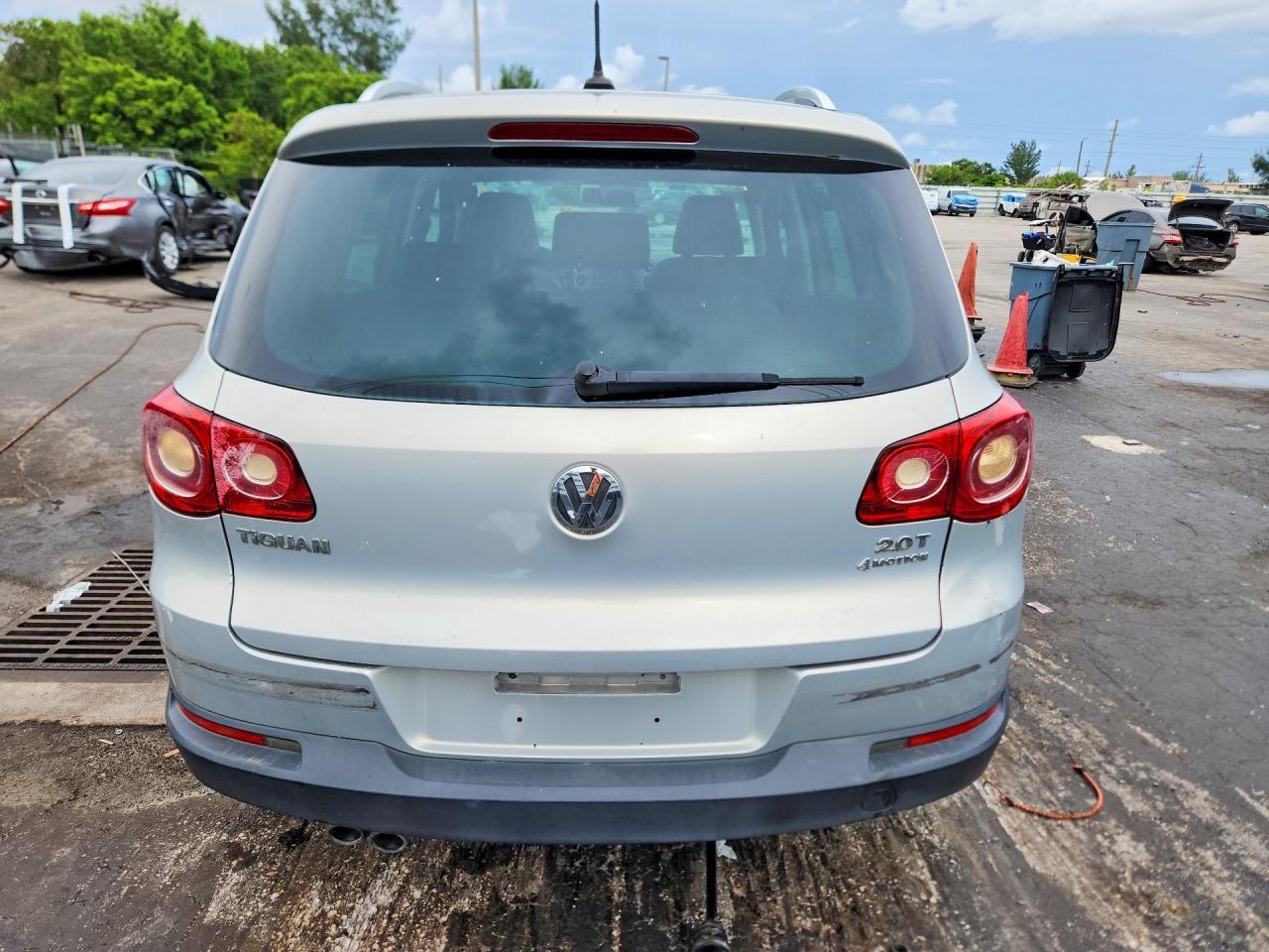 2010 VOLKSWAGEN TIGUAN SE — Фото 6 из 13