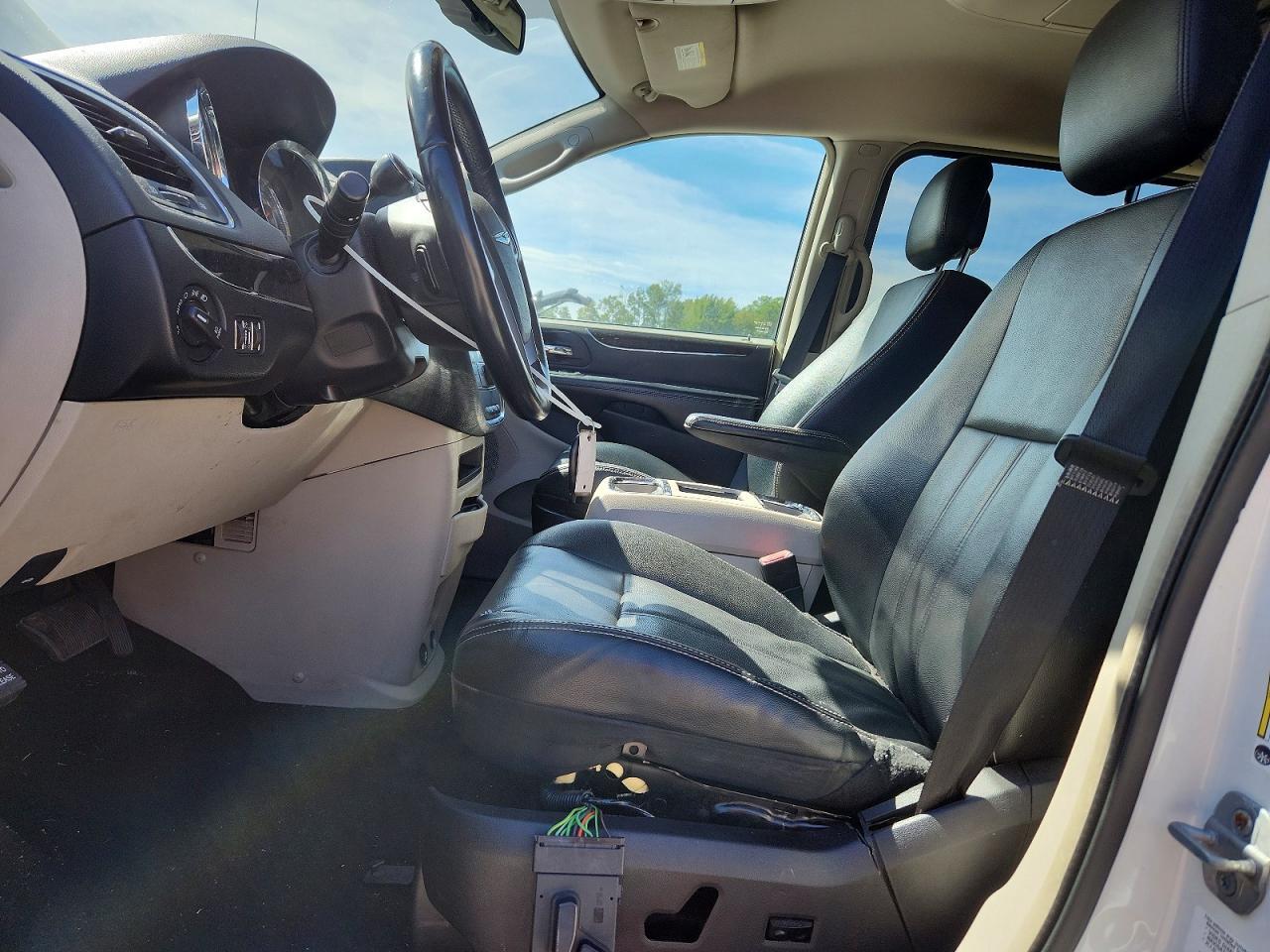 2013 CHRYSLER TOWN & COUNTRY TOURING — Фото 7 из 13