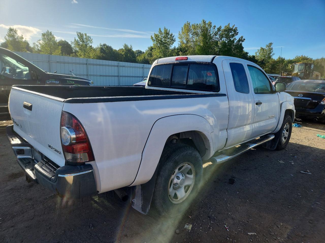 2013 TOYOTA TACOMA V6 — Фото 3 из 12