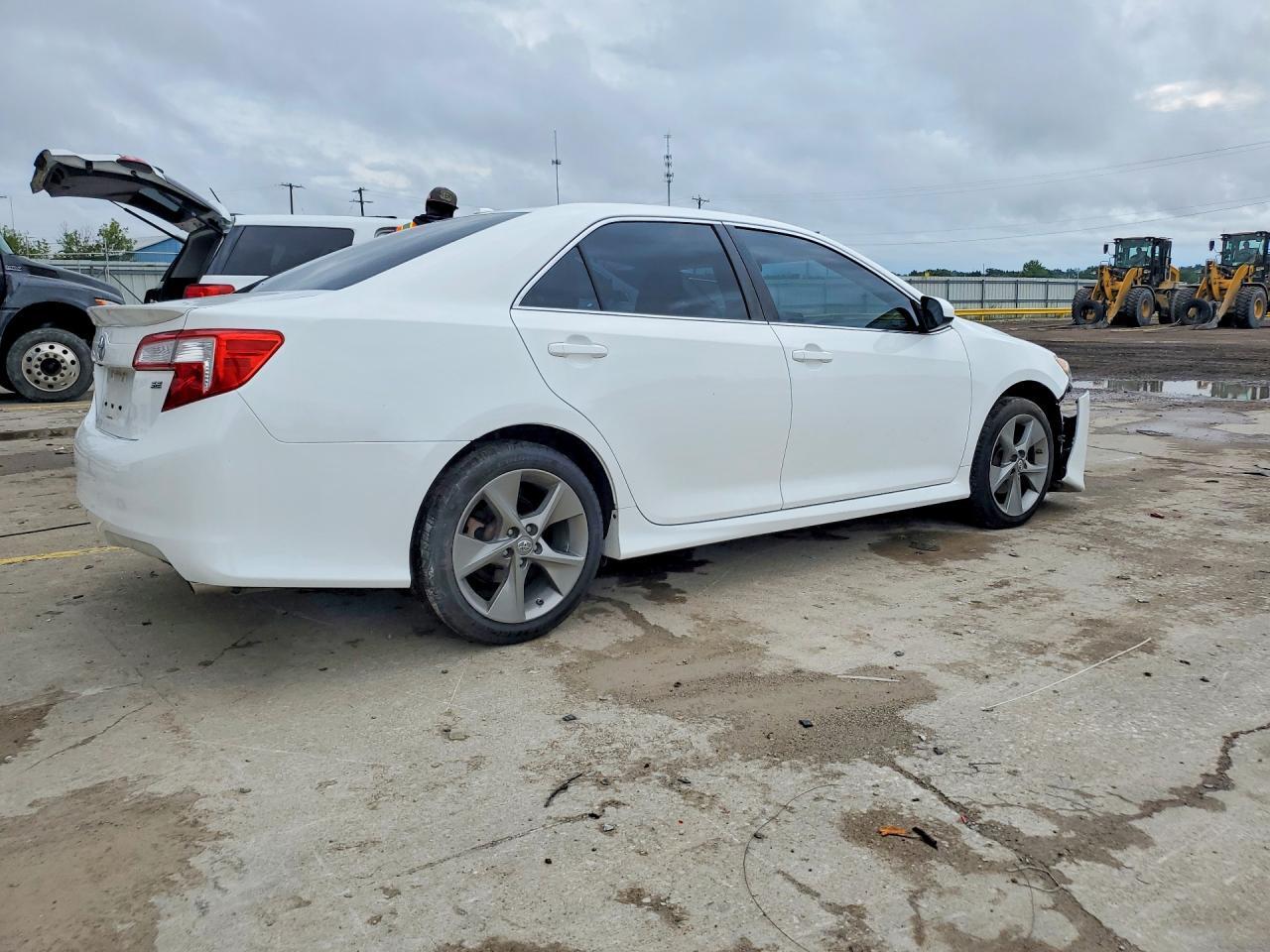 2014 TOYOTA CAMRY SE V6 — Фото 3 из 12