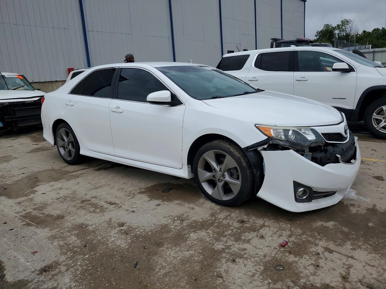 2014 TOYOTA CAMRY SE V6 — Фото 4 из 12