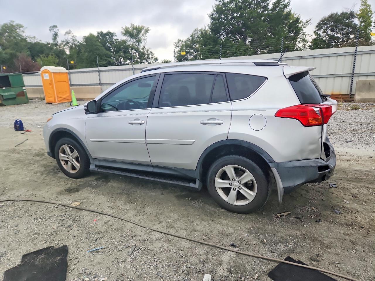2014 TOYOTA RAV4 XLE — Фото 2 из 12