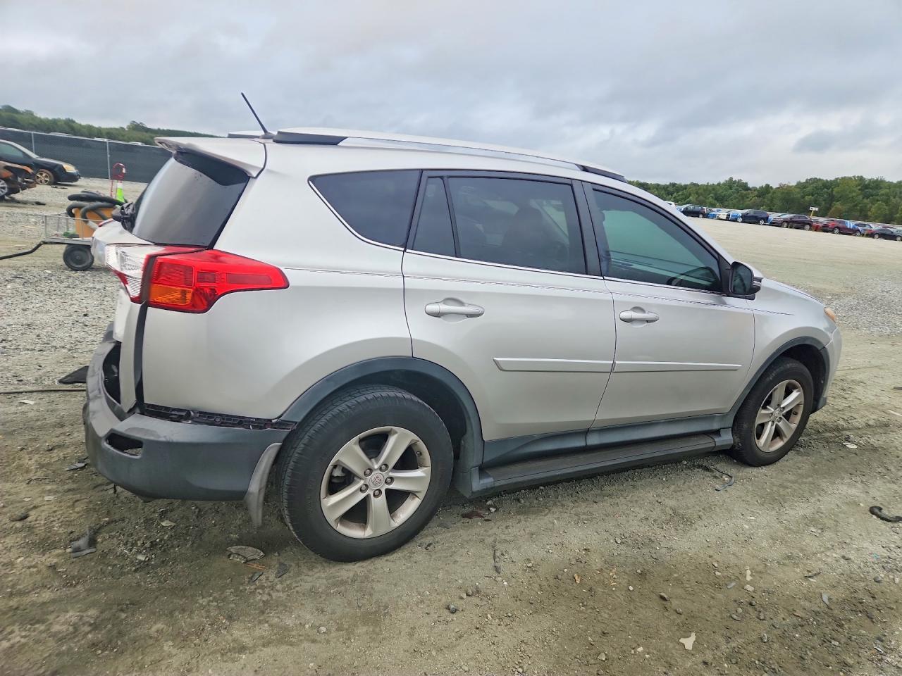 2014 TOYOTA RAV4 XLE — Фото 3 из 12
