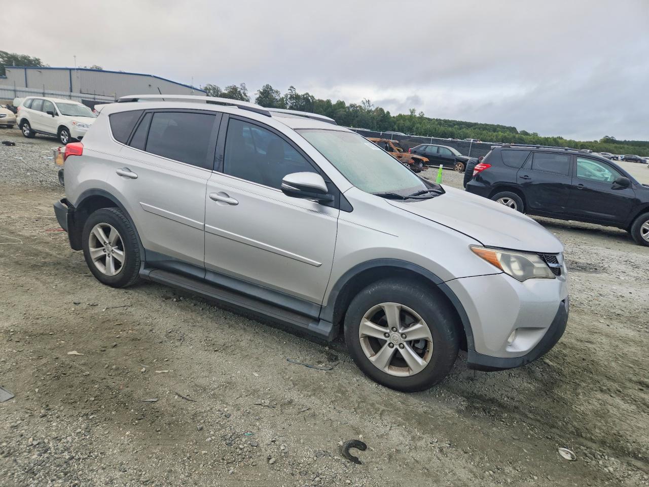 2014 TOYOTA RAV4 XLE — Фото 4 из 12