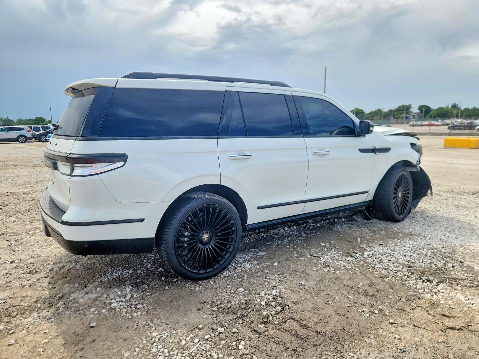 2024 LINCOLN NAVIGATOR RESERVE — Фото 3 из 13