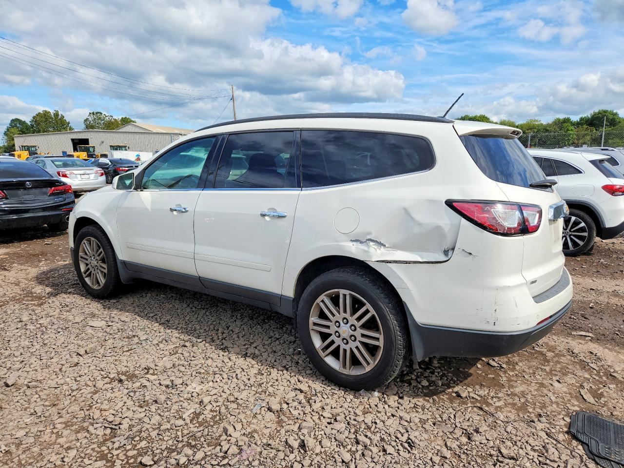2015 CHEVROLET TRAVERSE LT — Фото 2 из 13