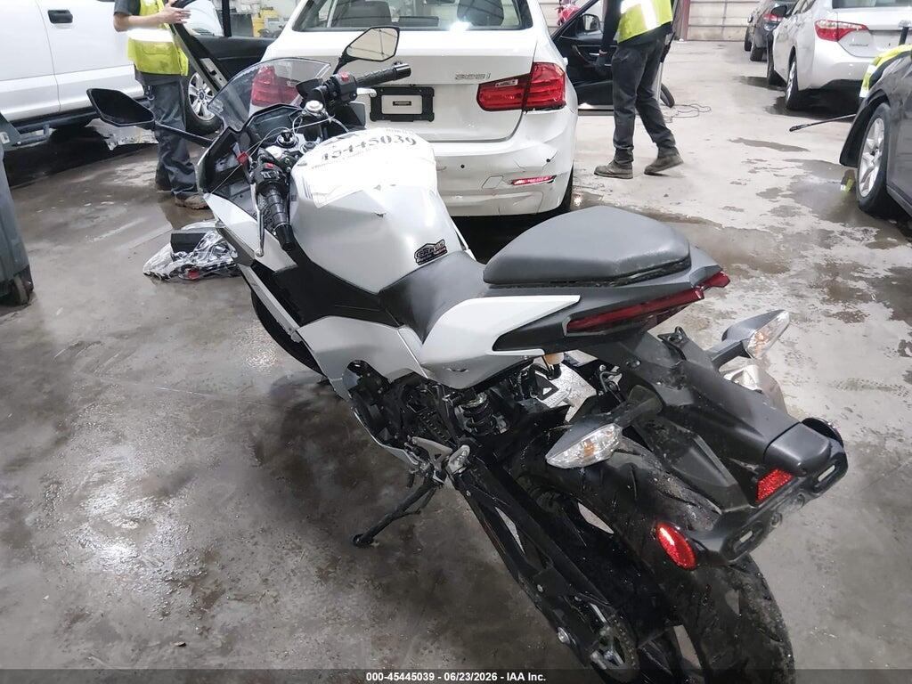 ML5EXGH17SDA58719 2025 KAWASAKI EX500 photo no. 3