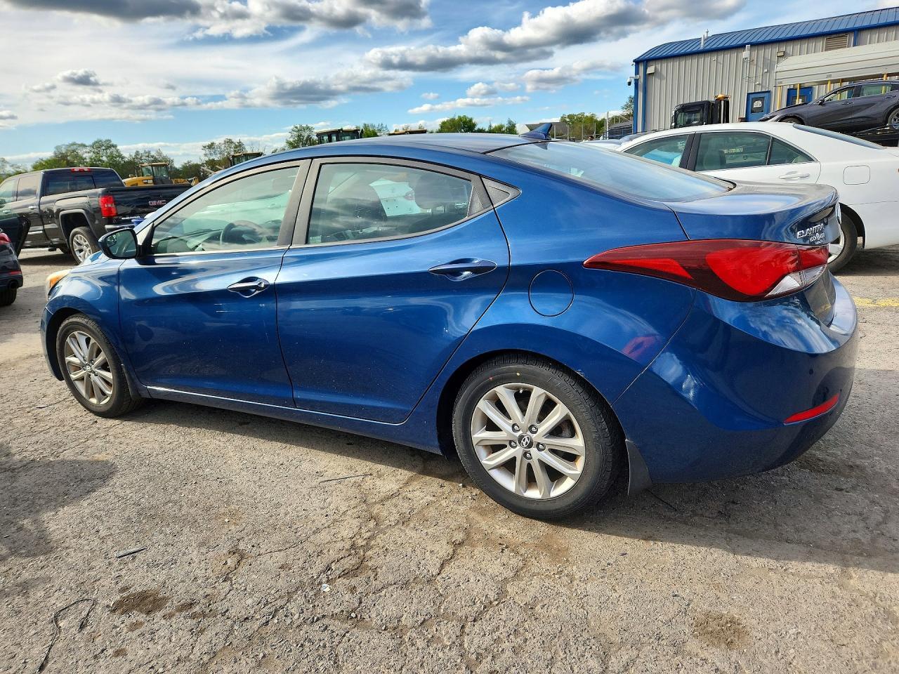 2015 HYUNDAI ELANTRA SE — Фото 2 из 12