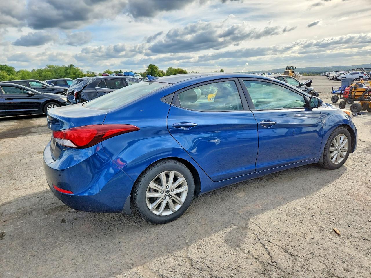 2015 HYUNDAI ELANTRA SE — Фото 3 из 12