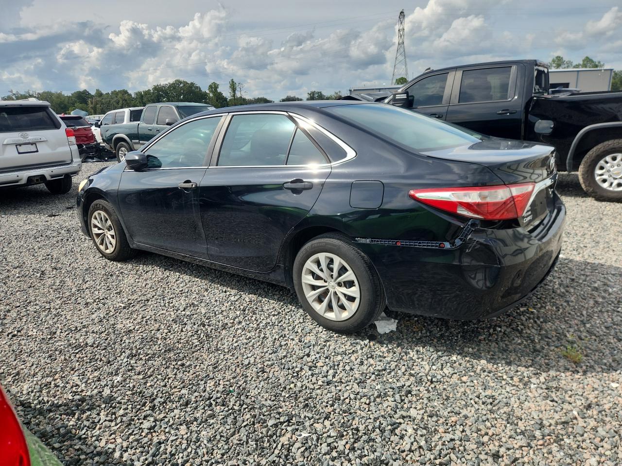 2015 TOYOTA CAMRY LE — Фото 2 из 12